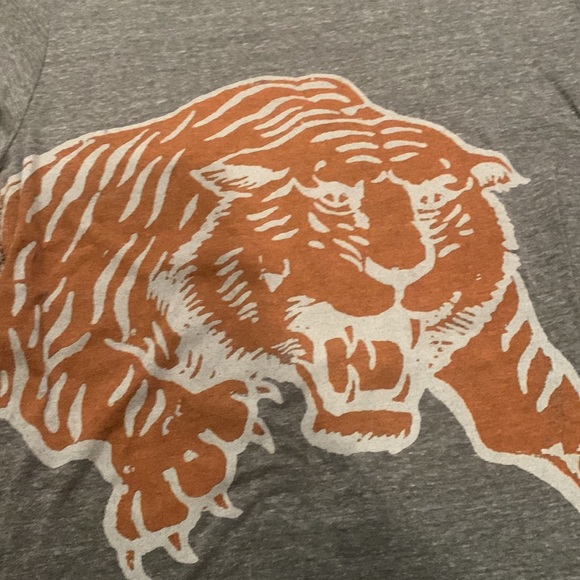 Mossimo Supply Co. Soft tiger t-shirt - Picture 2 of 2